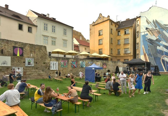 phoca thumb l 2025 farbe auf der  strasse 1